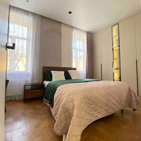 Favorit Apartments 2 Кім Безкоштовна Парковка Центр З Балконом Не Далеко Від Ж Д Вокзалу Звітні Документи Λβιβ Εξωτερικό φωτογραφία